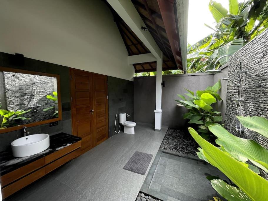Villa Vespa Lovina ภายนอก รูปภาพ
