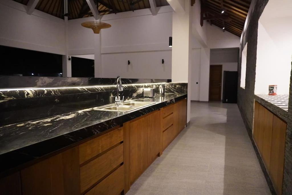 Villa Vespa Lovina ภายนอก รูปภาพ